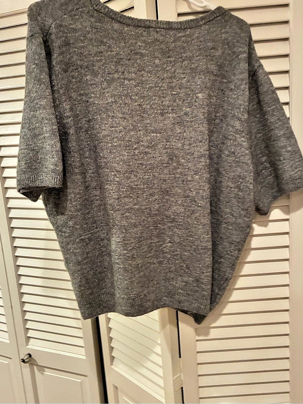 H&Medium Gray Crew Neck Sweater Size Medium - Picture 2 of 4